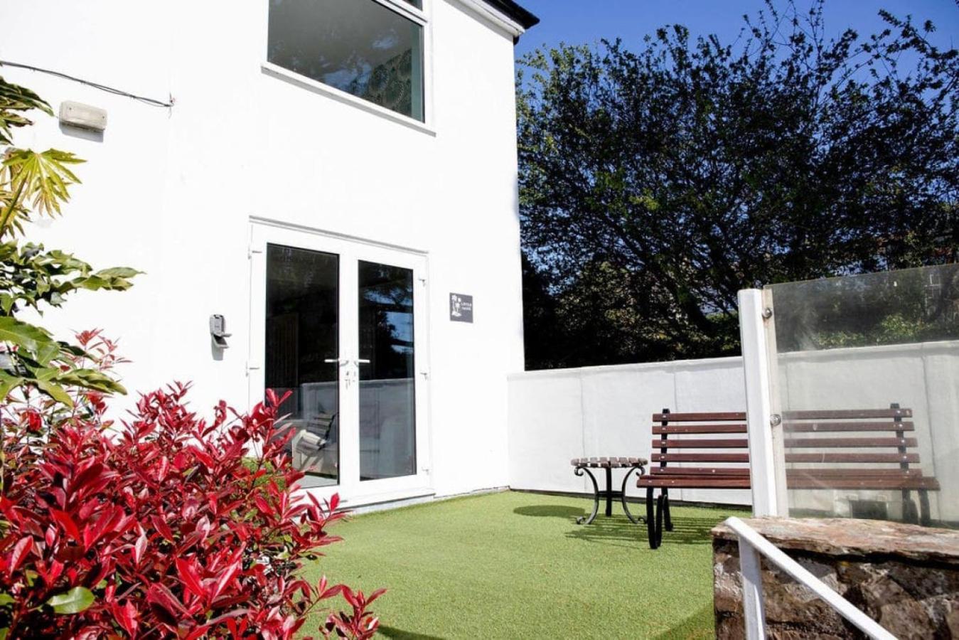 Little Oasis With Sea Views Holiday home